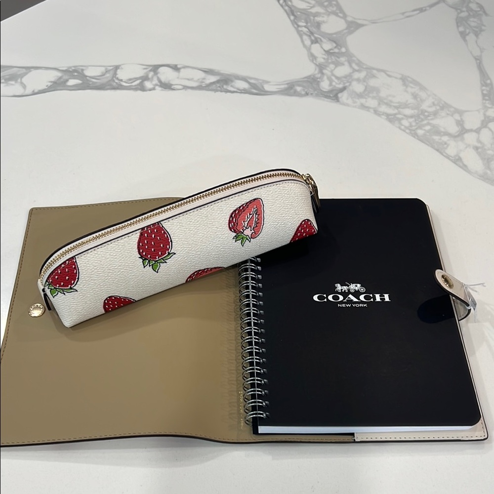 Cute.🍓Coach🍓Notebook &✏️✏️Case. - Picture 4 of 16